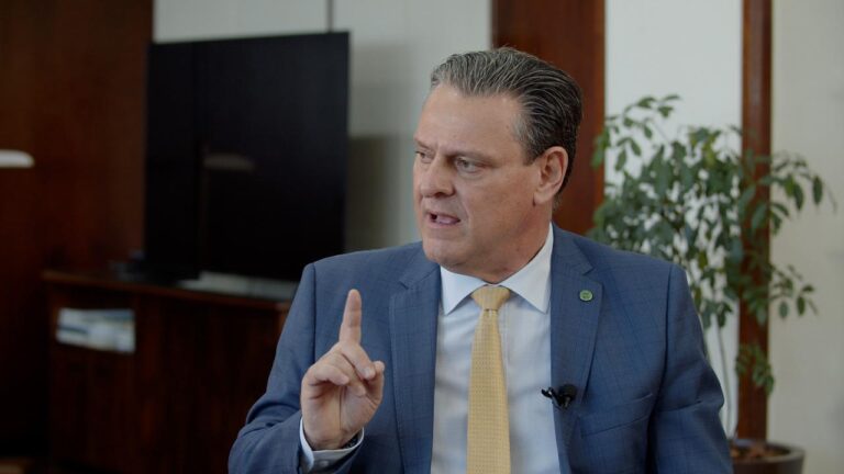 "Estamos ficando mais perto do setor", afirma ministro da Agricultura sobre a relação com o governo Lula