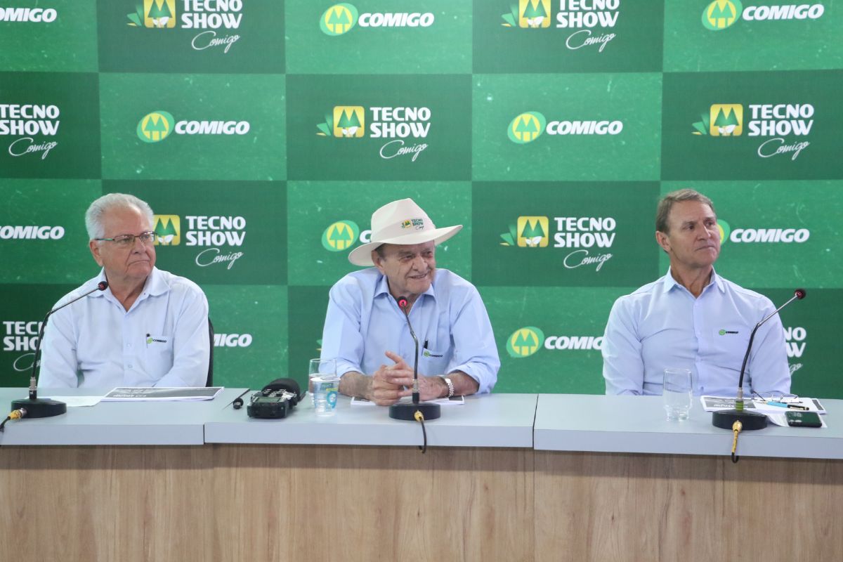 Dourivan Cruvinel, presidente-executivo da COMIGO; Antonio Chavaglia, presidente do Conselho Administrativo da COMIGO e Cláudio Teoro, Diretor de Insumos da Comigo . Foto: Divulgação