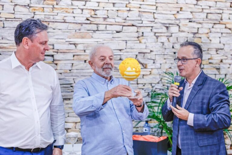 Agro e Lula: “clima não é de paixão total, mas nada resiste ao trabalho”, diz Fávaro