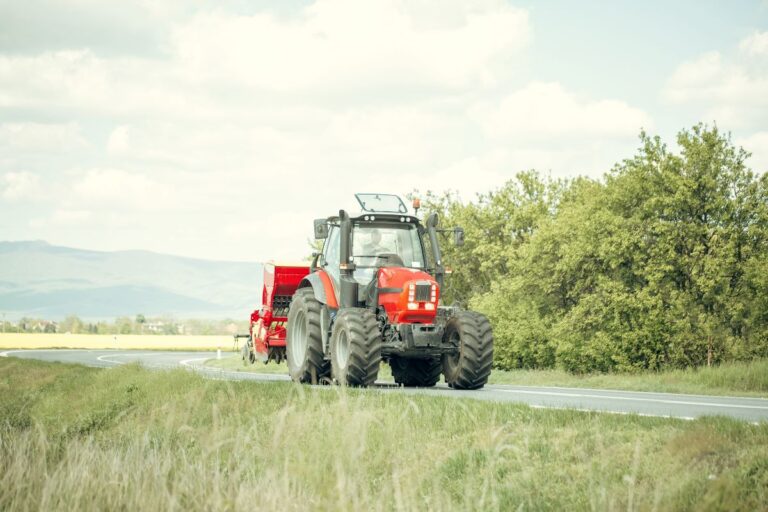 Trânsito de máquinas agrícolas em vias públicas ganha consulta popular