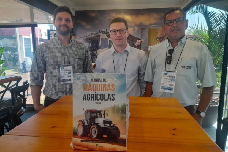 Manual inédito sobre máquinas agrícolas é lançado na Agrishow