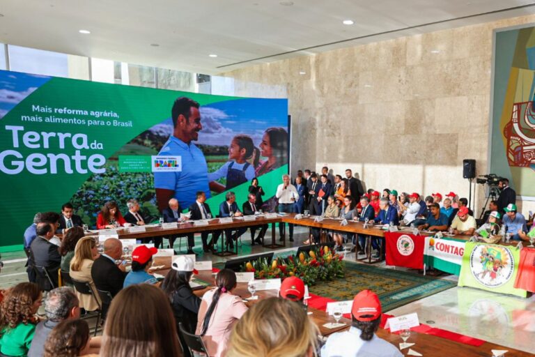 Parlamentares pedem suspensão do recém lançado programa Terra da Gente da Reforma Agrária e punições para invasores de terras