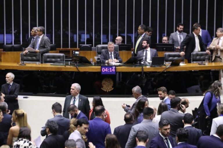 Câmara aprova urgência para projeto que prevê sanções a invasores de propriedades rurais