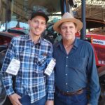 Pai e filho compram trator na Agrishow