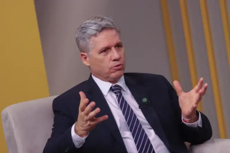 “Arroz é para hora do almoço”, diz ministro sobre leilão