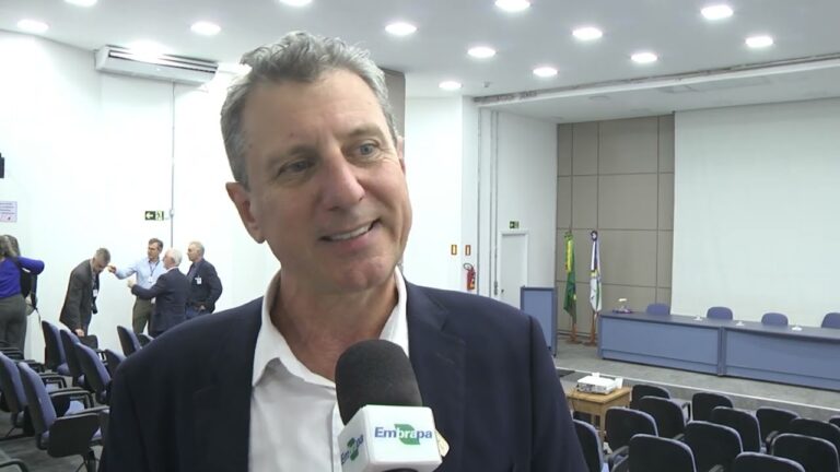  Diretor de pesquisa e inovação da Embrapa explica as ações do programa Recupera Rural RS, em parceria com a Emater-RS