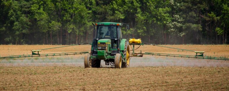 A mecanização agrícola e seus impactos no campo