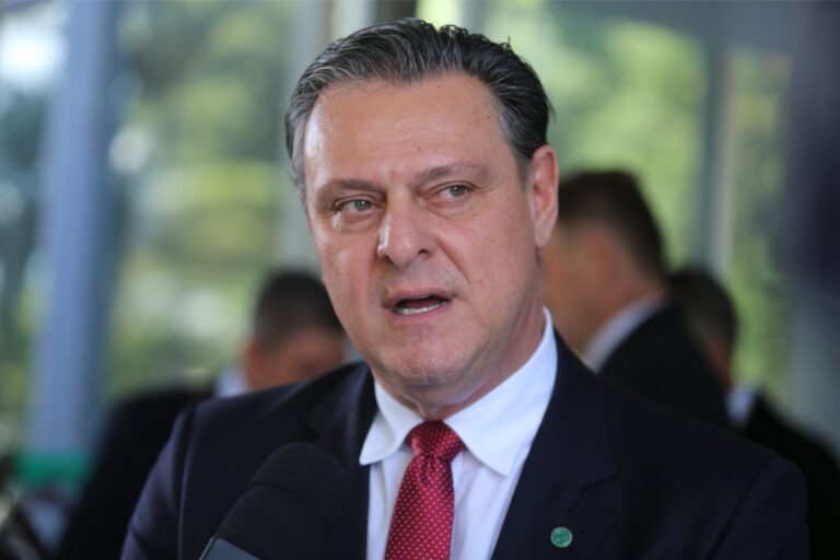 Fávaro apoia carnes na cesta básica e diz que impacto "não é tão significativo"