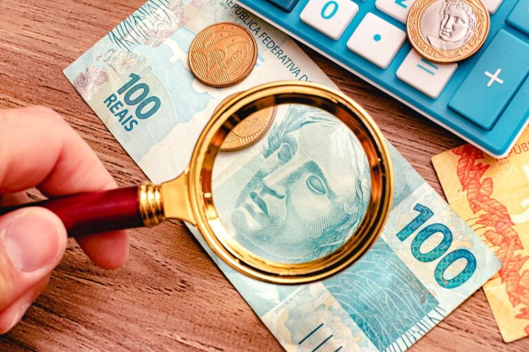 Economistas seguem apostando em inflação acima da meta e taxa de juros congelada até o fim do ano