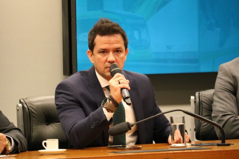 “Brasil não pode aceitar que países que tenham matriz menos sustentável venham impor regras de desenvolvimento”, afirma secretário do MDIC