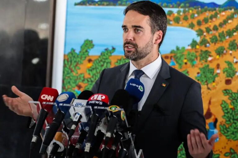 Em reunião com Lula, Eduardo Leite reforça que “há um descompasso entre o apoio que é anunciado e o apoio que é efetivado” ao RS