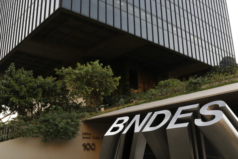 Plano Safra 2024-2025 recebe mais R$ 2,2 bilhões do BNDES