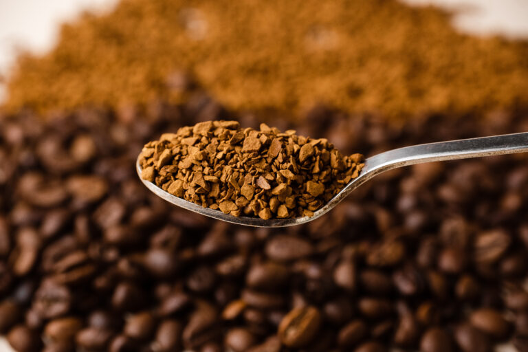 Café solúvel brasileiro pode perder espaço para México e outros concorrentes, diz ABICS