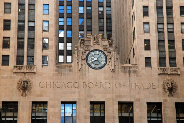 Chicago despenca e semana termina com baixas para commodities agrícolas