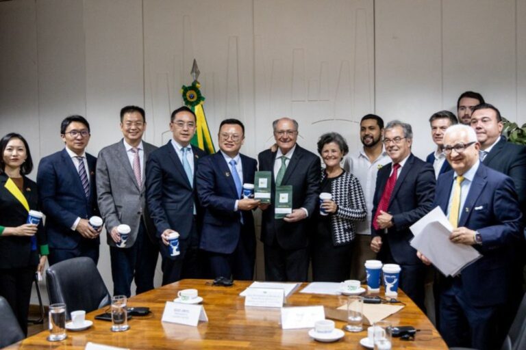 Acordo com cafeteria chinesa prevê US$ 2,5 bilhões em compra de café brasileiro até 2029