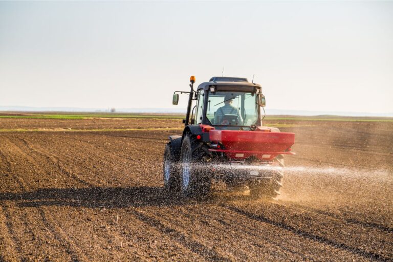 Setor de fertilizantes projeta até 46,3 milhões de toneladas em entregas para 2024, aponta Sindiadubos 