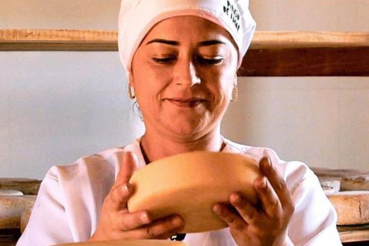 Maria Lucilha de Faria é a quinta geração de sua família a produzir queijo Minas artesanal na Serra da Canastra (MG). Foto: Arquivo pessoal