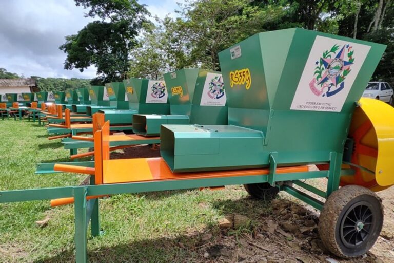 Distribuição de ensacadoras e sêmen bovino aumenta produção de leite no ES