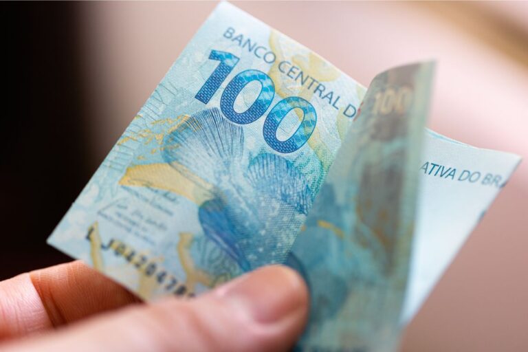 Governo reajusta salário mínimo em 7,5% para 2025