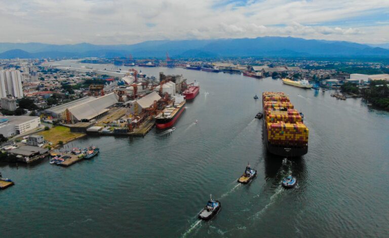 Porto de Santos registra recorde histórico de movimentação de cargas em 2024