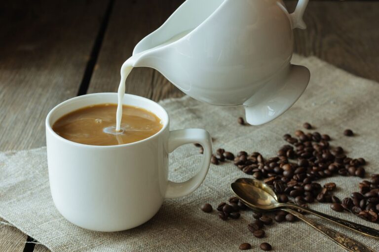 Preços do café e do leite registram alta expressiva em 2024, mostra Abia