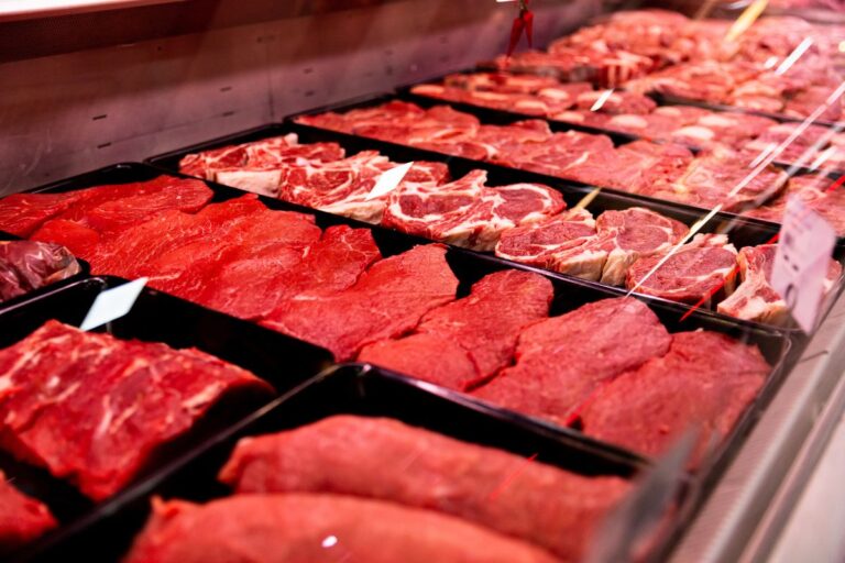 Carne bovina perde competitividade frente ao frango e suíno
