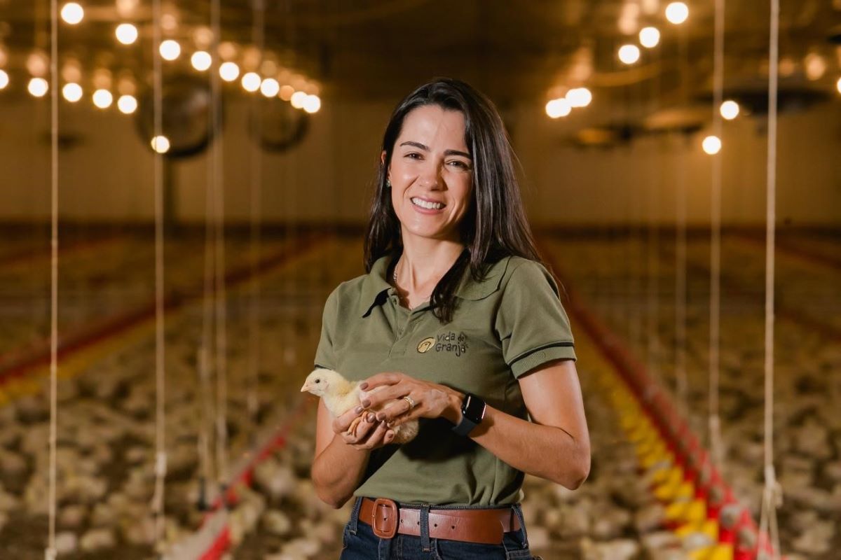 Luciana Dalmagro: tecnologias com IA permitem gerir, com mais precisão, as quatro milhões de aves abatidas por ano - Foto: Vida de Granja/Divulgação