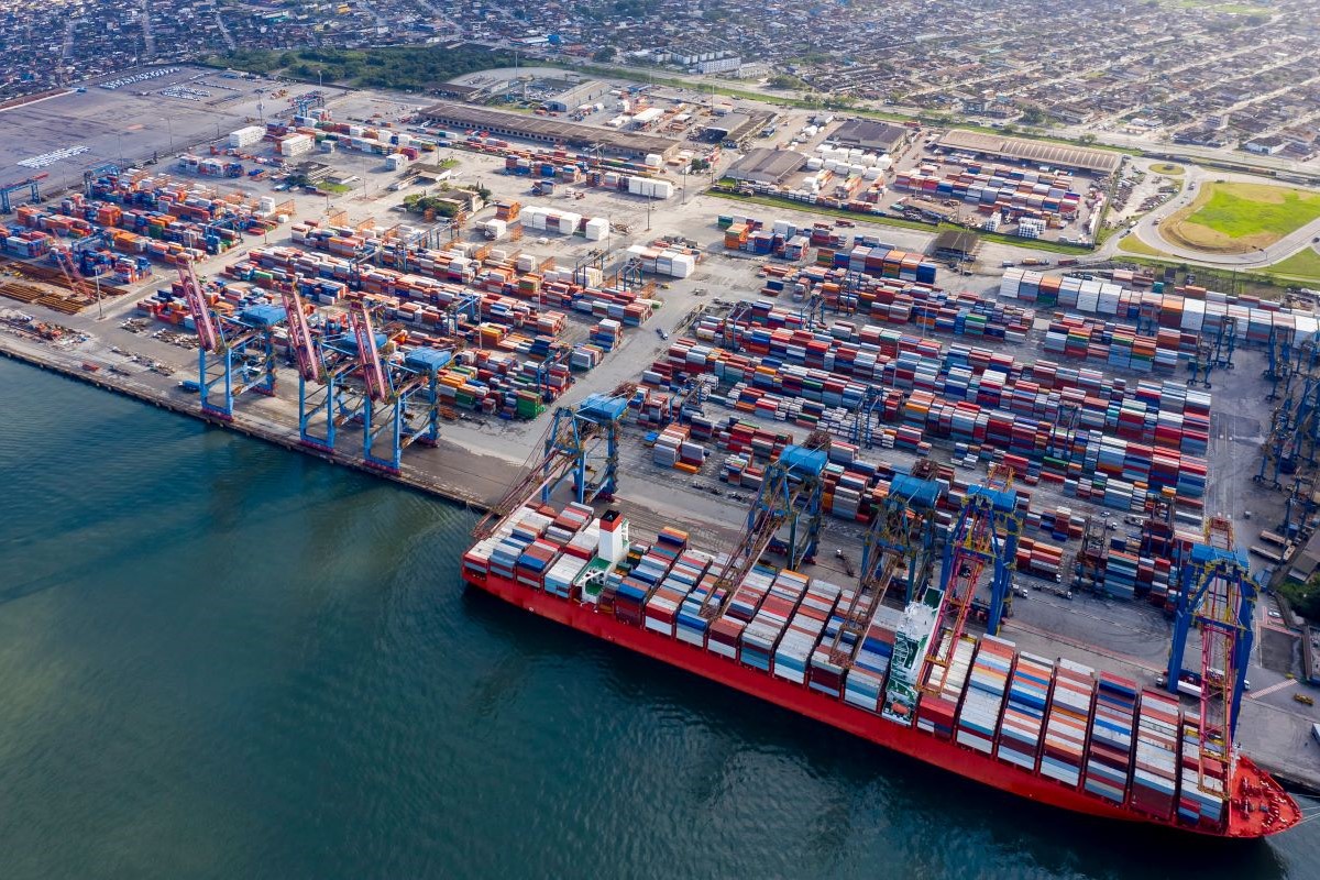 Porto de Santos, em São Paulo, destacou-se com a maior movimentação, alcançando 138,69 milhões de toneladas - Foto: Adobe Stock