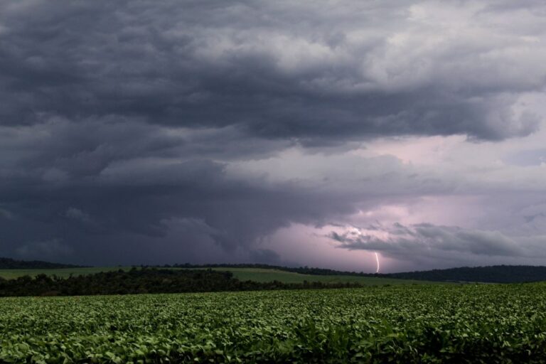 Ciclone extratropical e chuva intensa atingem o RS