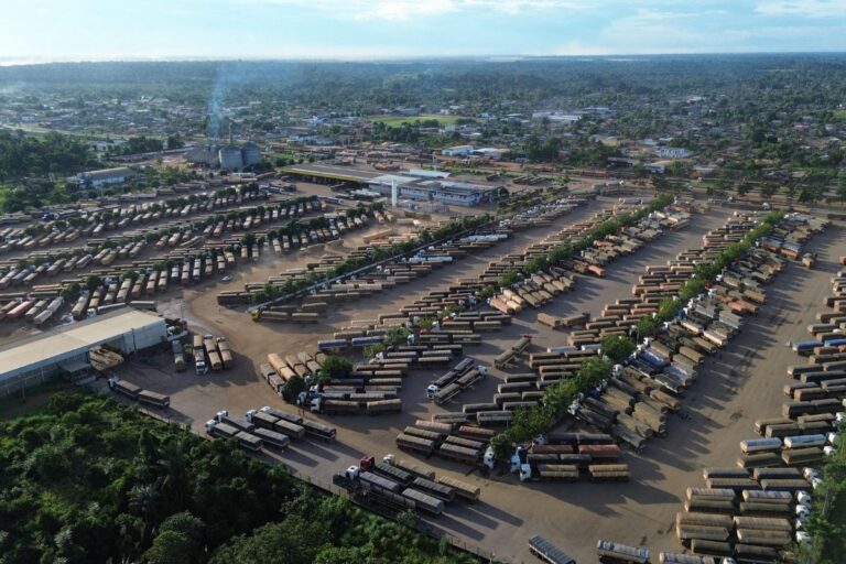 Fila de 1,2 mil caminhões em Porto Velho atrasa escoamento da soja