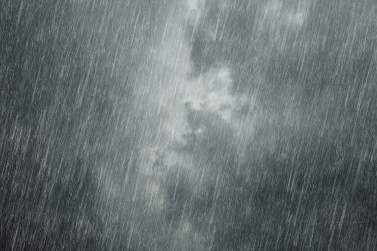 Chuva preta: entenda o fenômeno, seus impactos e como prevenir