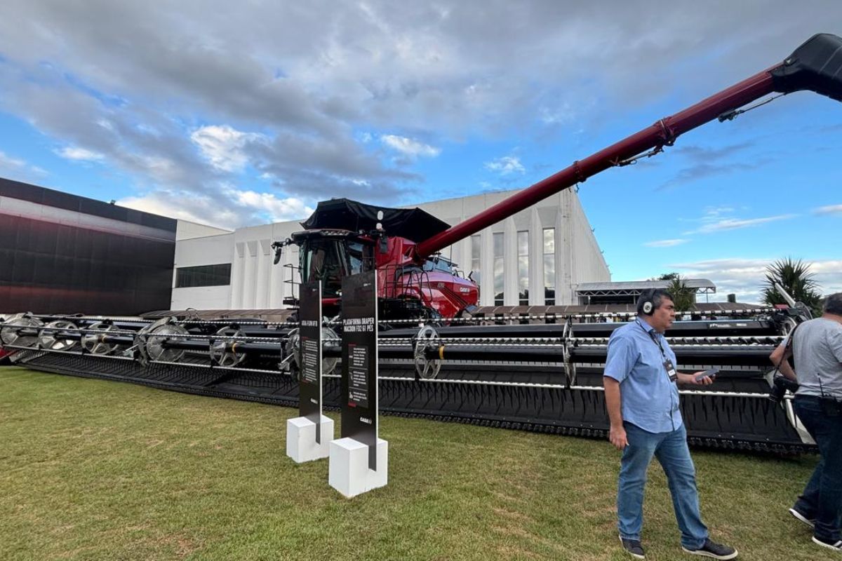 Axial-Flow AF10 Automation, maior colheitadeira de grãos de um rotor do mundo, conta com tanque com capacidade para 20 mil litros. Foto: Sabrina Nascimento 