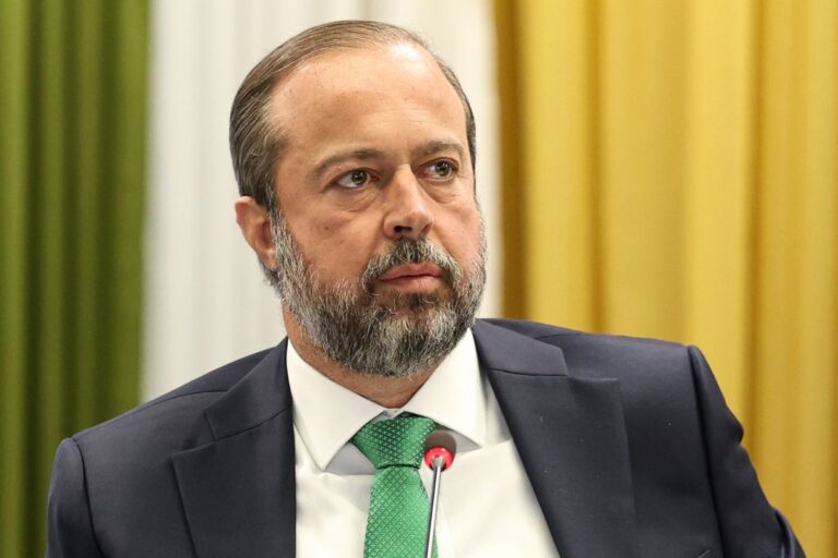 Mistura de etanol na gasolina deve aumentar para 30% ainda em 2025, afirma ministro