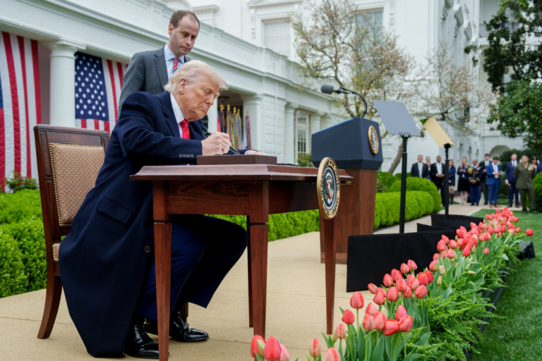 Trump oficializa tarifa contra café e carne do Brasil; laranja fica de fora