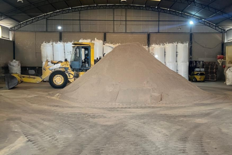 Fiscalização da Agricultura apreende 900 t de farinha animal "batizada" no PR
