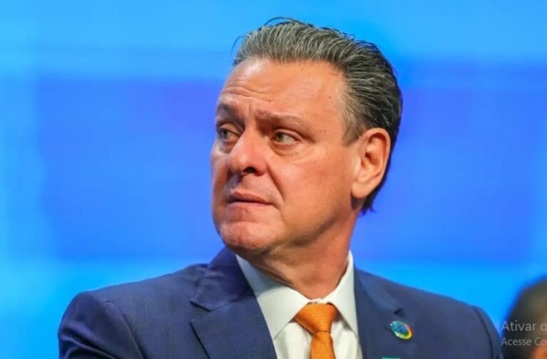 Ministro da Agricultura é convidado a prestar esclarecimentos no Senado sobre gripe aviária