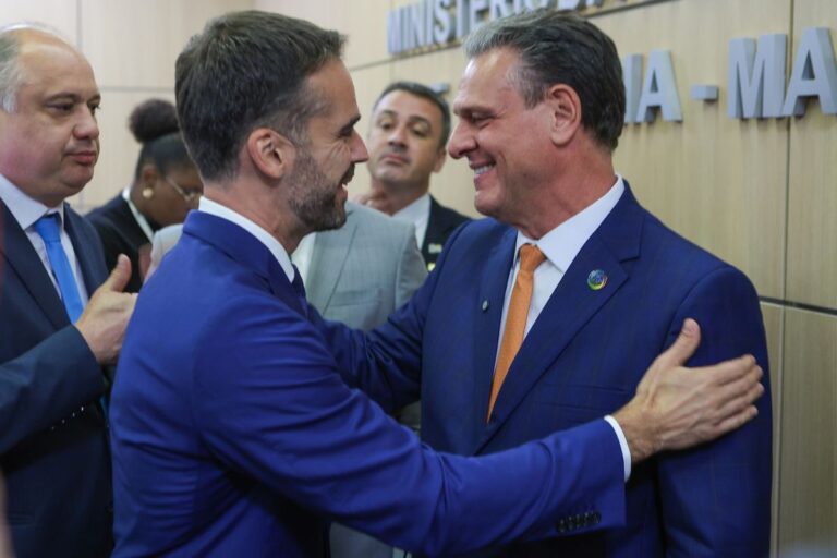 Governo Federal cria grupo de trabalho para tratar dívidas de produtores do RS, afirma Eduardo Leite 
