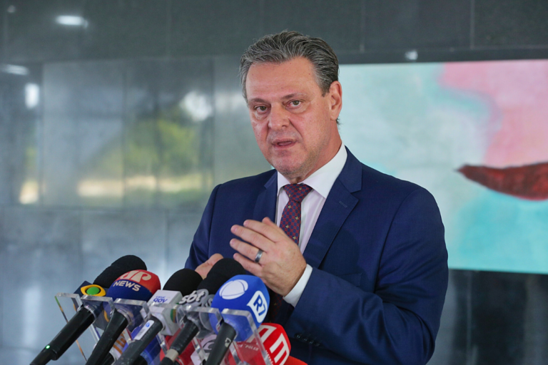 China pretendia retirar embargo do RS antes da gripe aviária, diz Fávaro