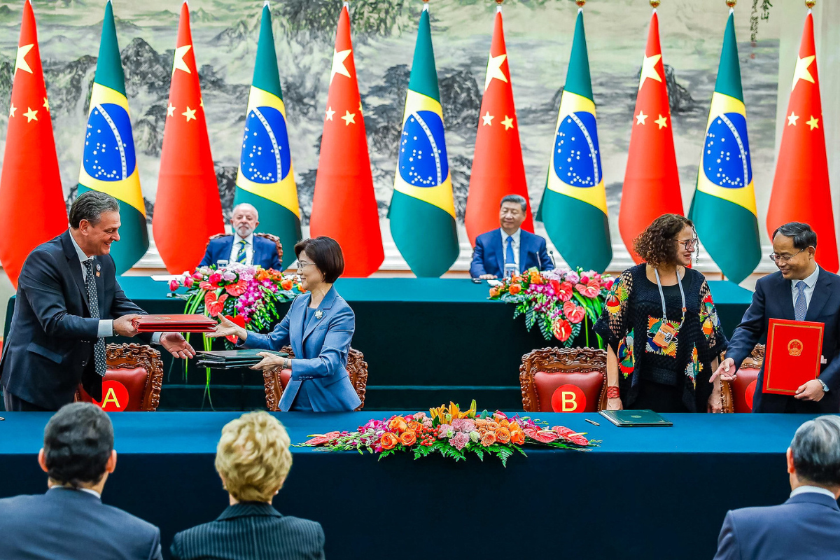 Ministros durante a cerimônia de assinatura de atos entre Brasil e China. Foto: Ricardo Stuckert/PR
