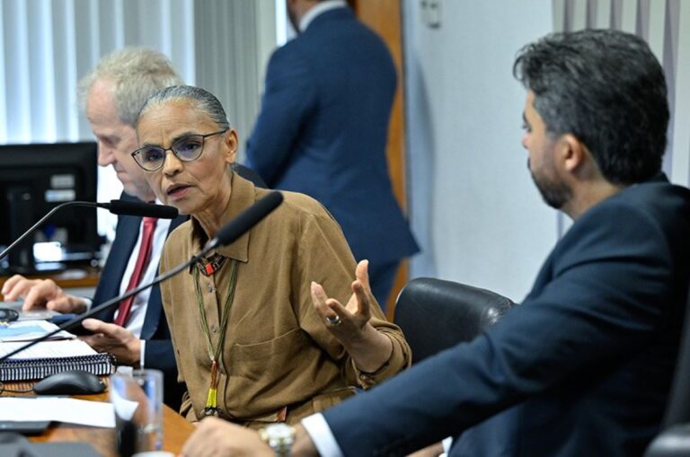 Marina Silva abandona audiência após discussão com senadores