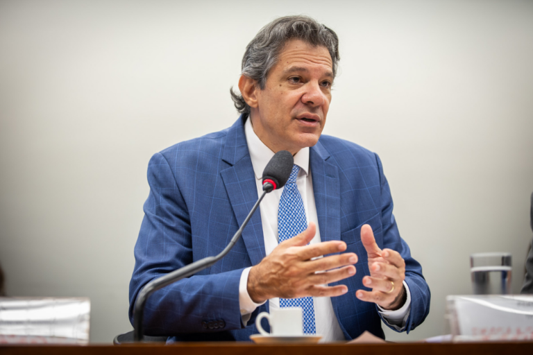 Há maneiras de compensar o fim da isenção para títulos, afirma Haddad