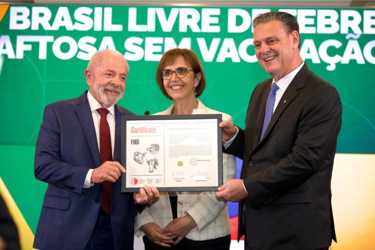 Em Paris, Lula recebe certificado de Brasil livre de febre aftosa sem vacinação