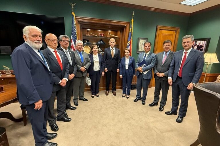 Senadores dizem que tarifa de Trump não será adiada