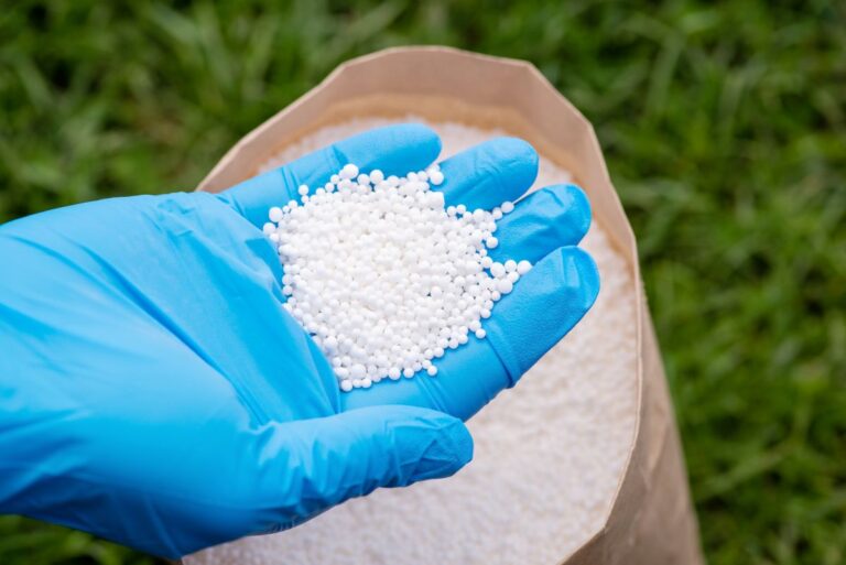 Sanções à ureia russa: o tiro europeu que pode acertar em cheio o agro brasileiro