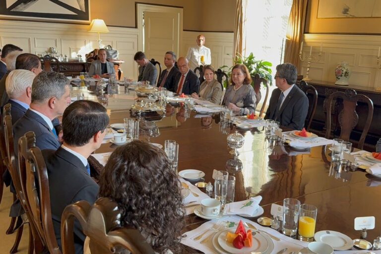Senadores iniciam agenda em Washington em busca de diálogo sobre tarifa