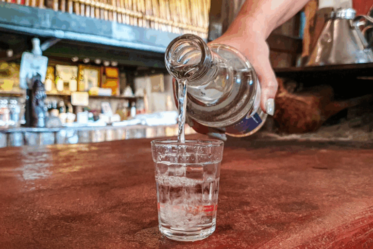Você ainda confunde cachaça com aguardente? Veja a explicação definitiva