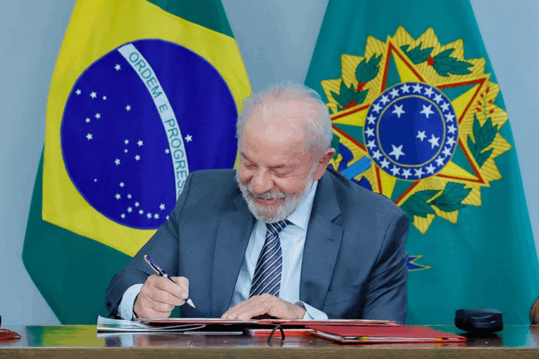 Governo anuncia pacote de R$ 30 bi para exportadores afetados por tarifa dos EUA