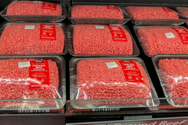 Gado em falta e praga devoradora: por que o preço da carne nos EUA disparou?