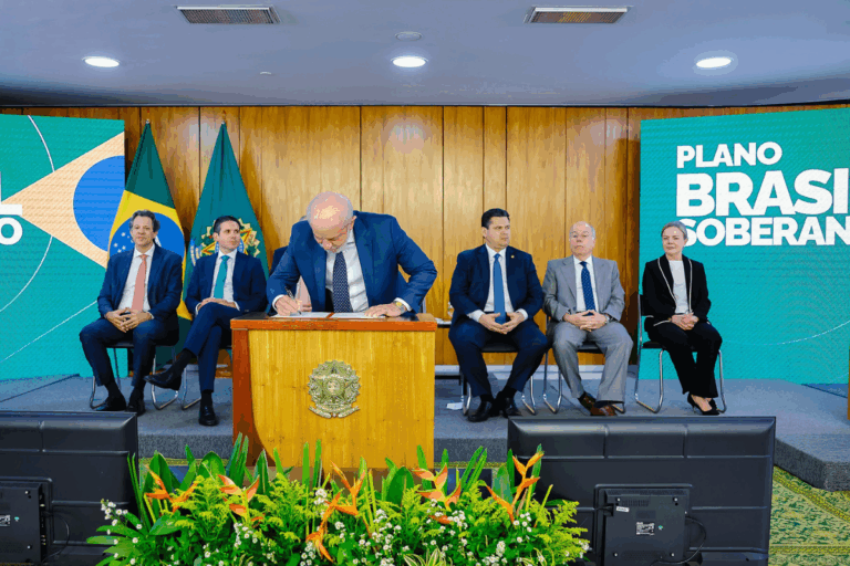 Governo anuncia pacote de R$ 30 bi para exportadores afetados por tarifa dos EUA