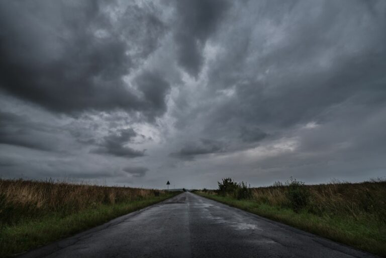 Frente fria marca início da primavera com chuva e risco de geada